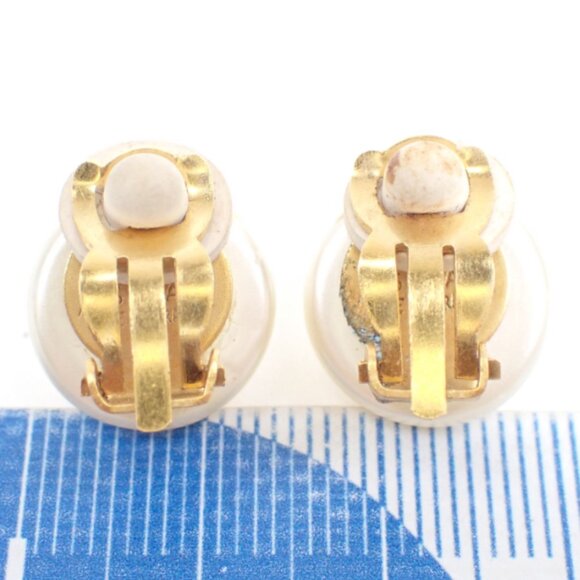 Chanel Classic Gold Plated CC Small Pearl Clip on Earrings - Picture 3 of 4